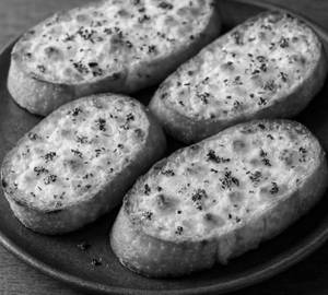 Exotic garlic bread