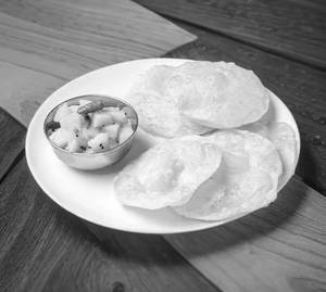 4 luchi with sabji