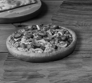 Medium Onion & Capsicum Pizza