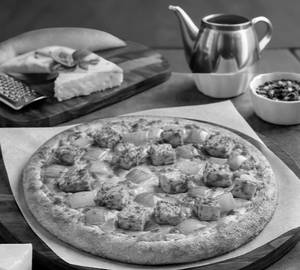 Medium Onion & Paneer Pizza