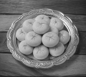 Kesar Mawa Peda (250 Gms)