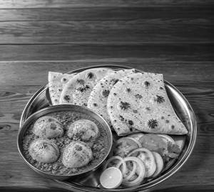 4 Egg Curry With 8 Tawa Roti & Salad