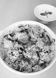 Aloo Dum Biryani With Raita