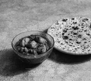 Aloo dum + Tawa paratha (1 piece)