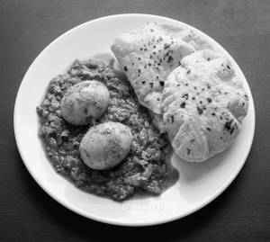 Egg Curry [2 Eggs] + Phulka (2 pieces)