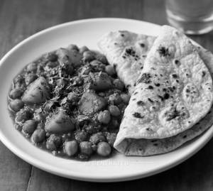 Aloo Chola + Roti Tandoori (2 pieces)