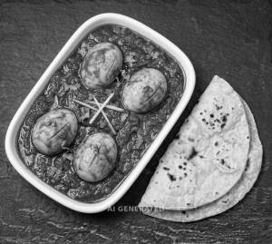 Egg masala curry + Plain roti (2 pieces)