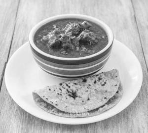 Egg curry + Tawa Roti (4 Pieces)