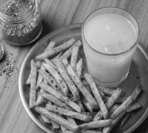 Peri peri fries + Pineapple juice
