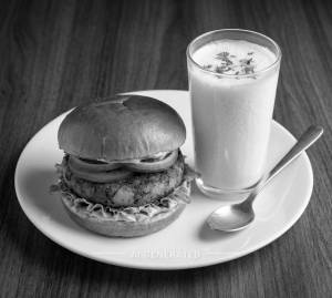 Veg burger + Lessi [salt]