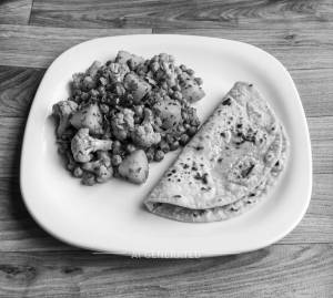 Aloo Gobhi Matar + Tawa Roti (2 pieces)