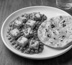 Matar Paneer (5 Piece) + Tawa Butter Roti Per pcs (1 piece)