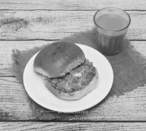 Bun Makhan + Tea