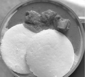 Thatte Idli + Chicken Curry