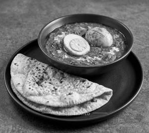 Egg curry + Plain Tawa Roti (2 pieces)