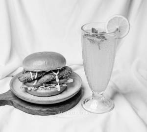 Chicken Strips Burger + Sparkling Lemonade