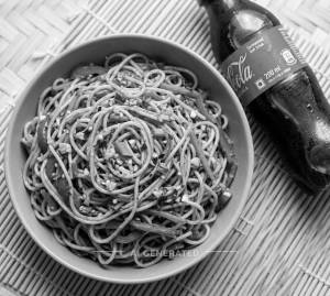 Veg Chilli Garlic Noodles + Cold drinks [200 ml]