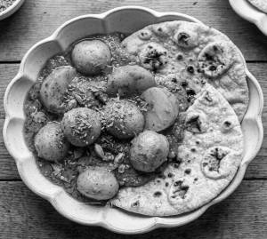 Kashmiri dam aloo + Plain tandoori roti (2 pieces)