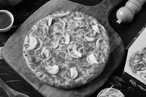 Cheese & Onion Pizza