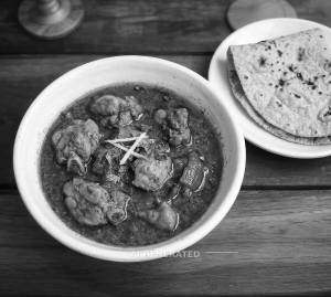Chicken Curry + Tawa Roti (2 pieces)