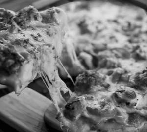 Medium Paneer Makhani Pizza