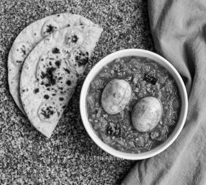 Egg Curry (2 Eggs) + Tandoori Sada Roti (2 Pieces)