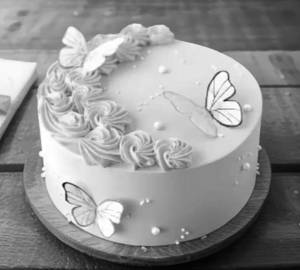 Pinneaple Strawerry Cake