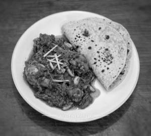 Chicken Bhuna + Tawa Roti (2 pieces)