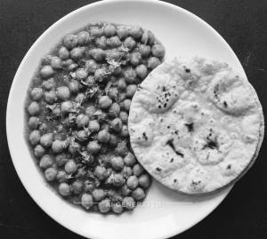 Chana masala + Sadi roti (1 piece)
