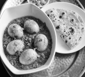 Egg Curry + Tawa Roti (2 pieces)