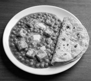 Matar Paneer + Plain Roti (1 Piece)