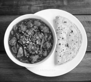 Chill chicken (gravy) + Tawa roti (2 pieces)