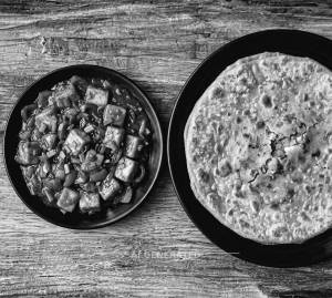 Paneer Chilli Gravy + Stuffed Paratha (1 piece)