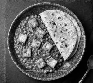 Matar Paneer + Tawa Roti (2 pieces)