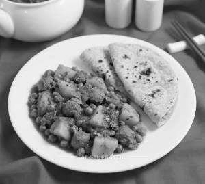 Desi Aloo Matar Soyabean Sabji + Desi Plain Roti (2 Pieces)