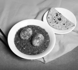 Egg Curry(2Pc) + Tawa Roti [Per Piece] (1 piece)