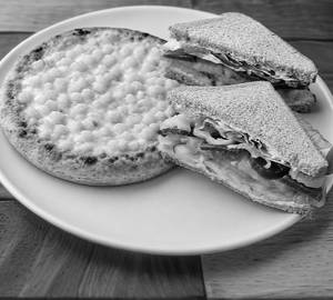 Medium Corn Pizza + 1 Veggie Sandwich Combo