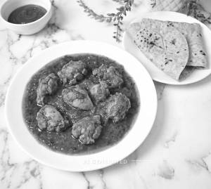 Chicken Curry + Plain Roti (2 pieces)