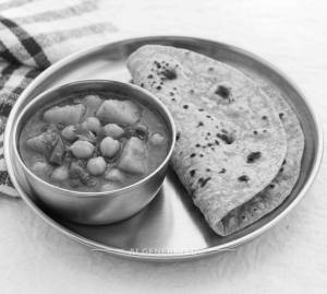 Aloo Chole + Tawa Roti Saadi (2 Pieces)