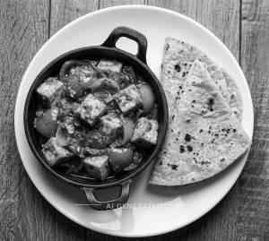 Kadhai paneer + Tawa plain roti (2 pieces)