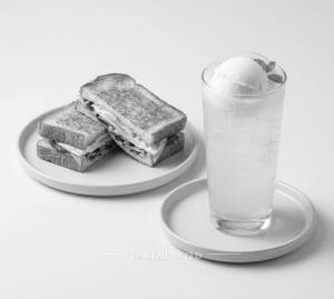 Egg Tosted + Lemon Sweet Soda Ice Float