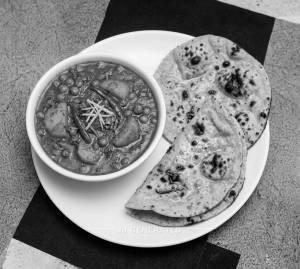 Aalu Matar + Tandoori Roti (2 Pieces)