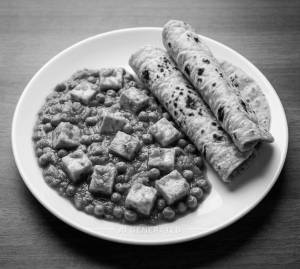 Matar Paneer + Tawa Roti (2 pieces)