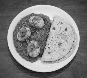 Anda Curry + Tawa Roti (2 pieces)