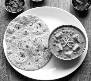 Matar paneer + Tawa plain roti (2 pieces)