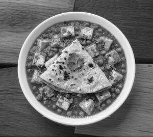 Matar Paneer + Butter Roti (1 Piece)