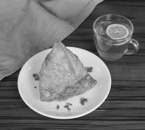 Samosa [1 Piece] + Lemon Tea [1 Cup]