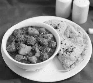 Desi Aloo Soyabean Sabji + Desi Plain Roti (2 Pieces)