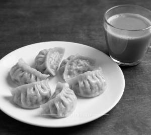 Chicken Momos + Tea