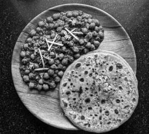 Chana Pindi + Ghobhi Paratha (1 piece)